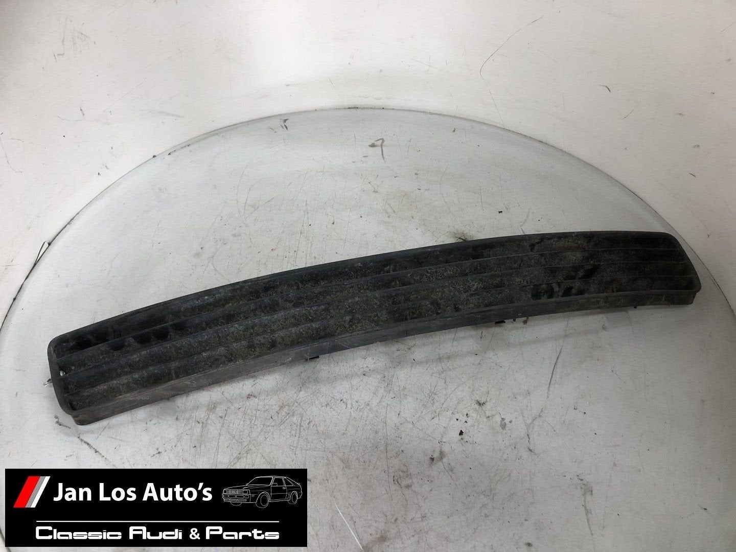 Audi A4 B5 8D0 bumperrooster midden, -, Audi, Utilisé, -