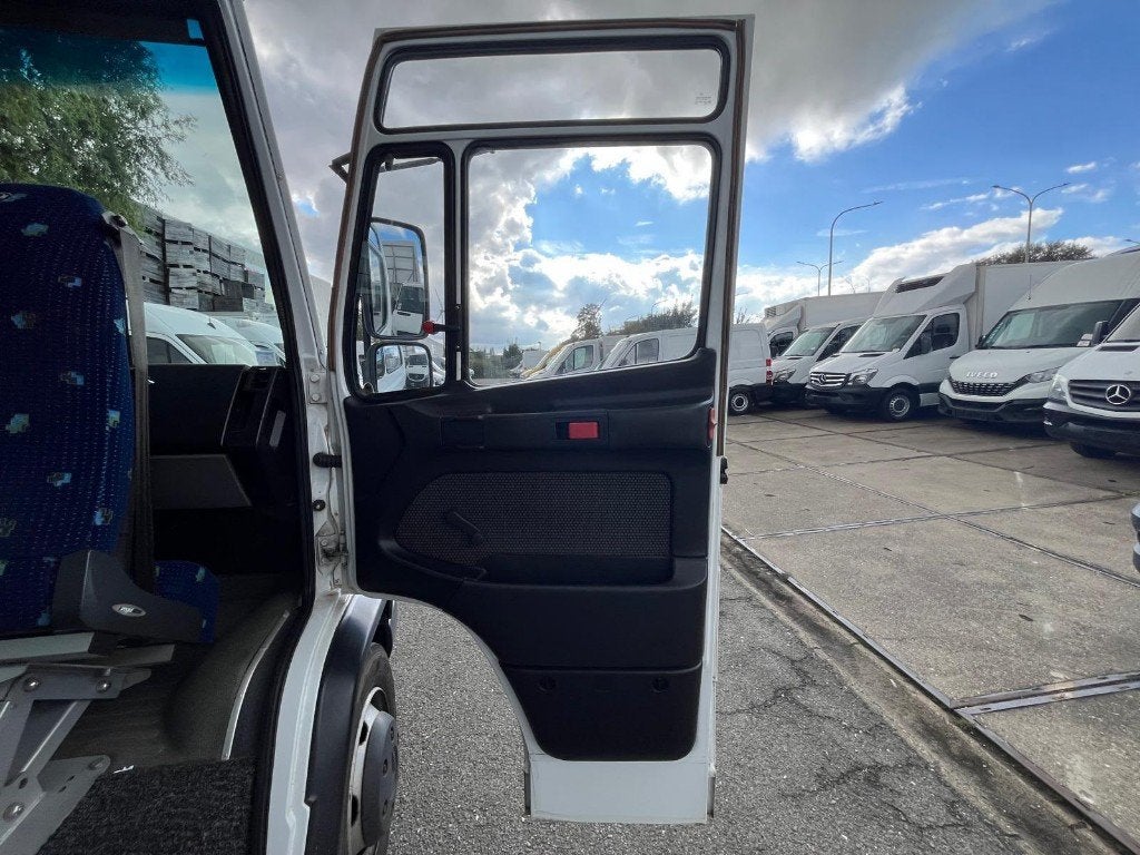 Mercedes Vario 0813 (Stock ID 44620) — 11