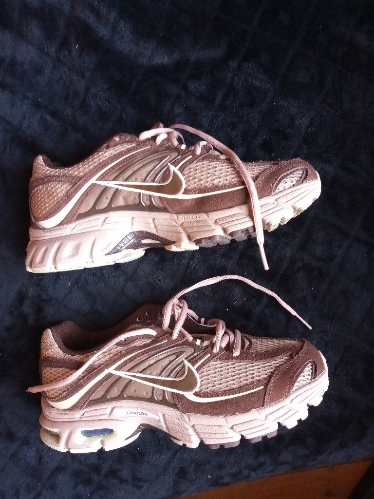 Nike Moto 2K marron beige femme T 40 - NEUVES, Enlèvement ou Envoi, Autres couleurs, Sneakers et Baskets, Nike