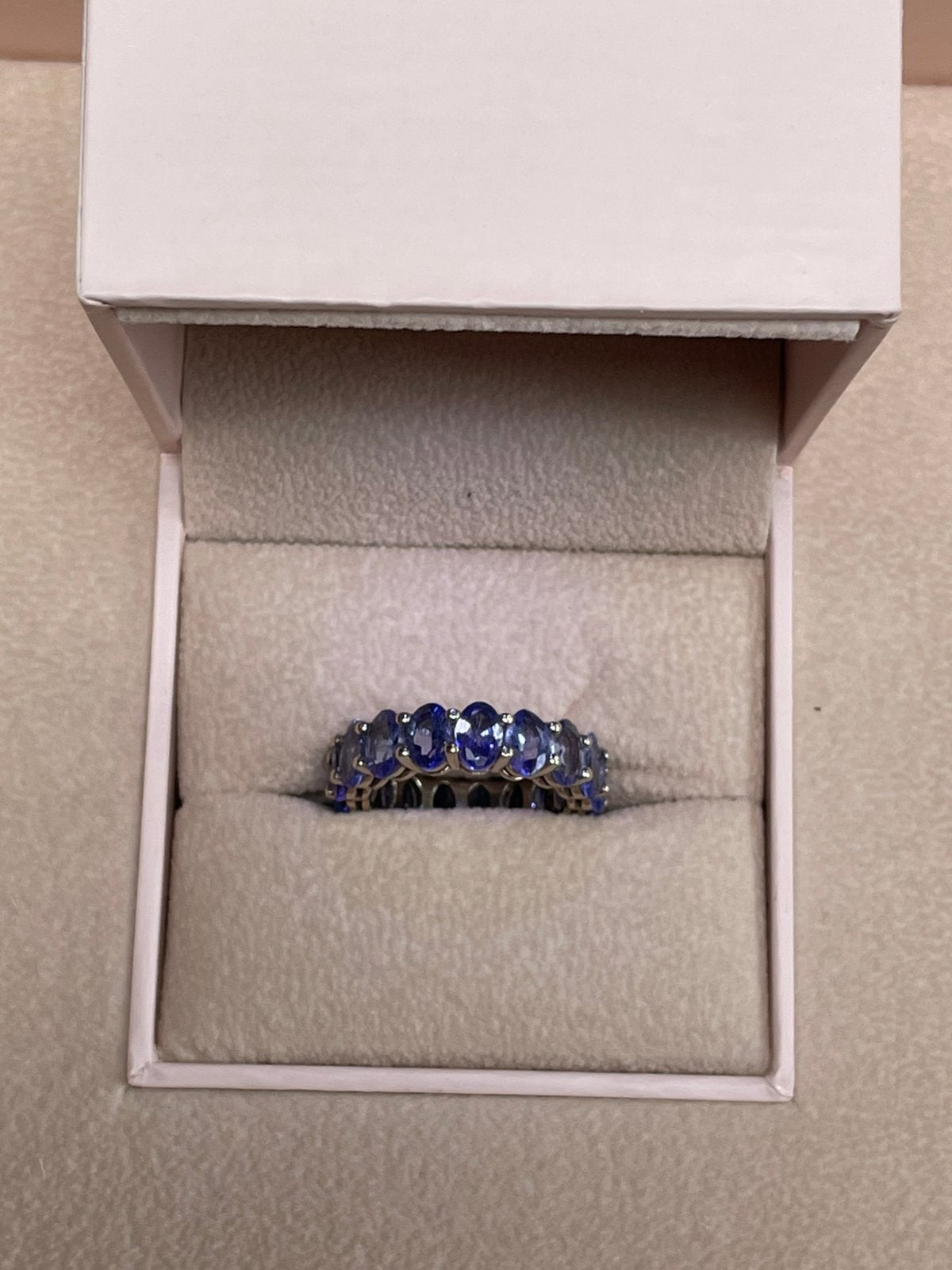 Gouden ring wit 14 K  17 stuks tanzanite, Ophalen, Nieuw, Wit