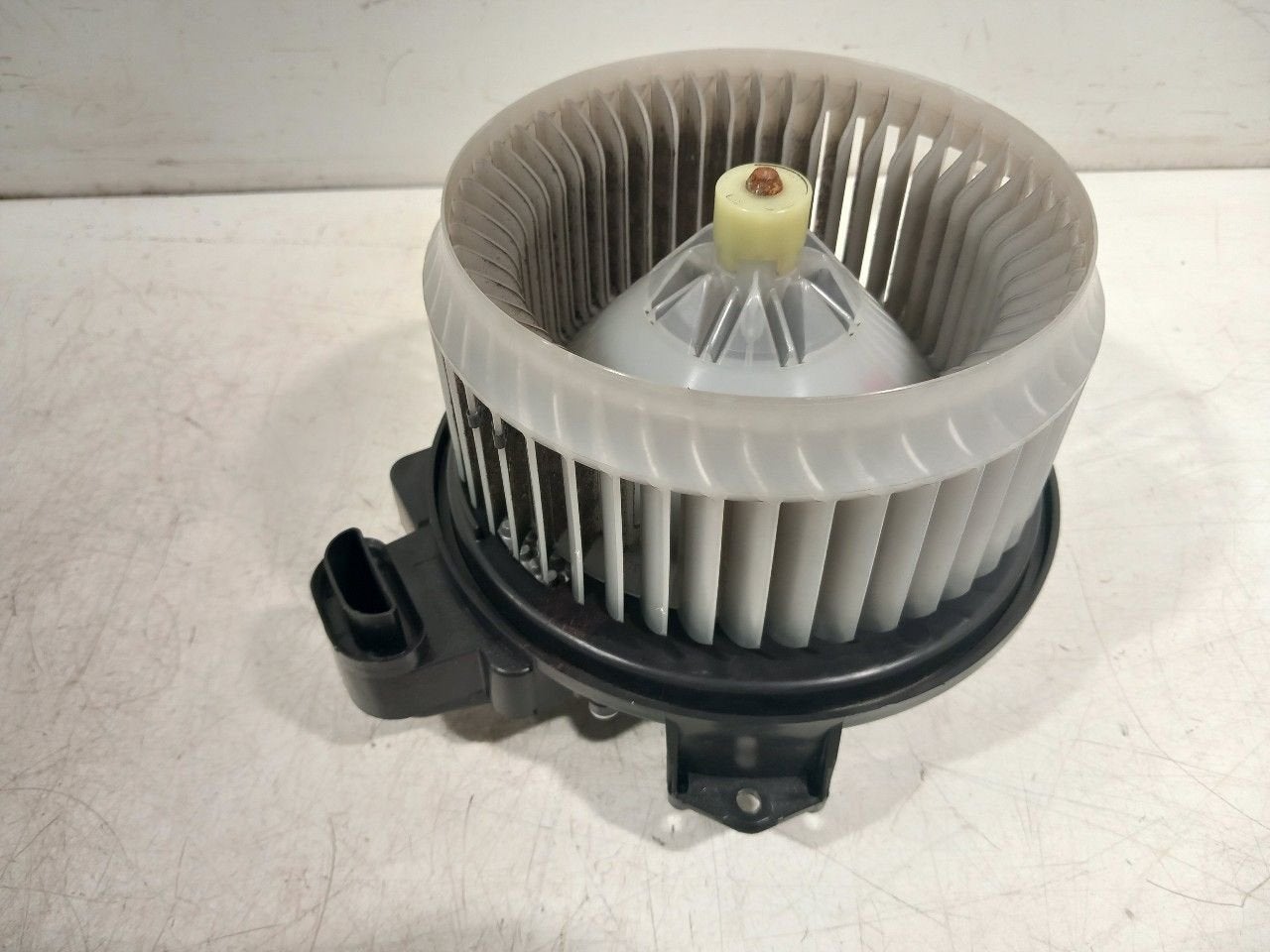 Kachel ventilator motor Toyota Auris, Onderdelen@venauto.nl, Van der Ven Autorecycling B.V., Ettenseweg 76, 4706 PB Roosendaal, The Netherlands
