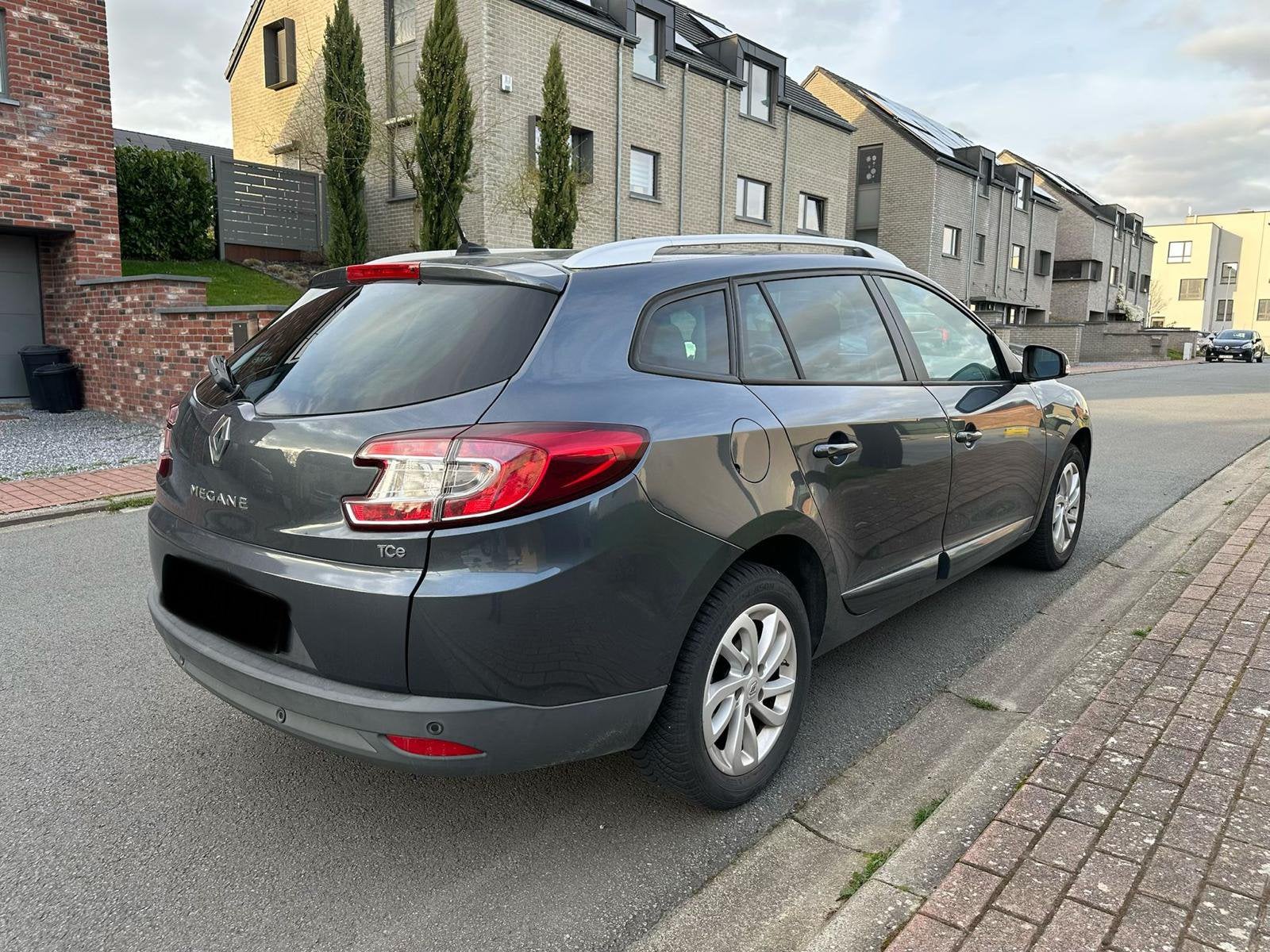 Renault Megane 1.2 essence Limited, Achat, Entretenue par le concessionnaire, Particulier, Essence