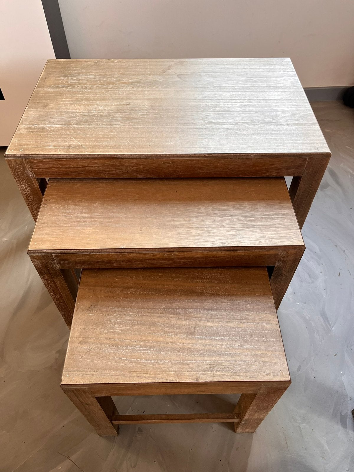 Table gigogne, Enlèvement