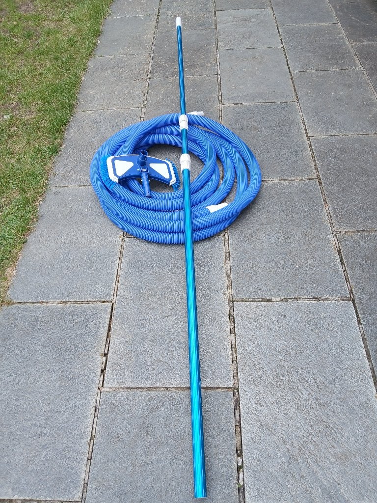 Aspirateur de piscine avec manche télescopique et tuyau, Enlèvement, Comme neuf, Autres types