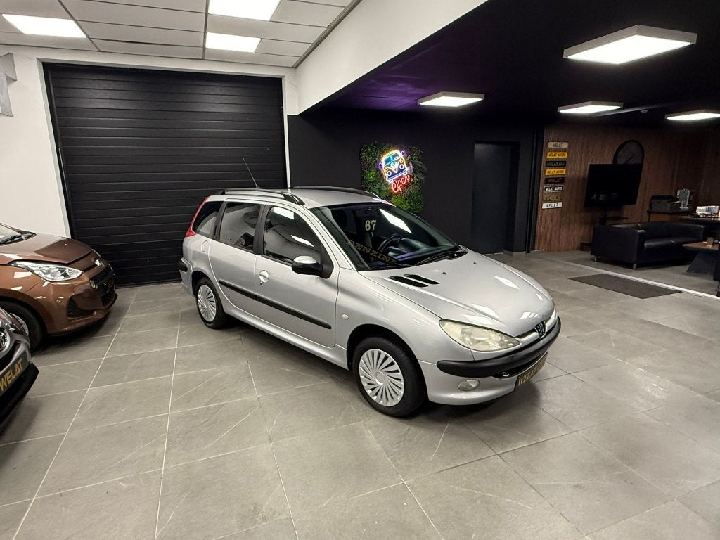 PEUGEOT 206 BENZINE 60.000KM TOPSTAAT, Auto's, Bluetooth, Zwart, Bedrijf, 1200 cc