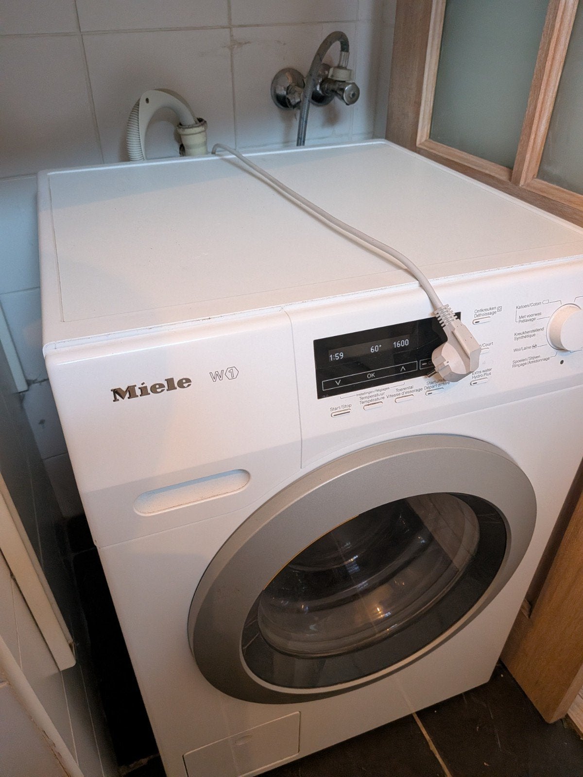Machine à laver Miel W1 modèle wkb101, 1200 à 1600 tours, Programme lavage à la main, Chargeur frontal, Enlèvement