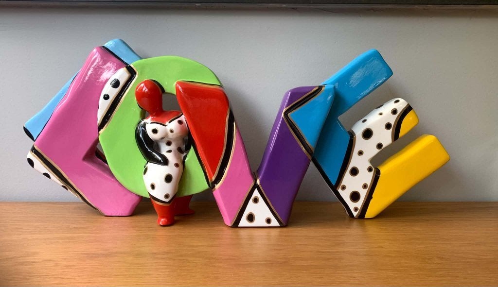 Sculpture LOVE (Déesse ), Antiek en Kunst, 20 - 50 cm, Overige materialen, Europa, Meerkleurig