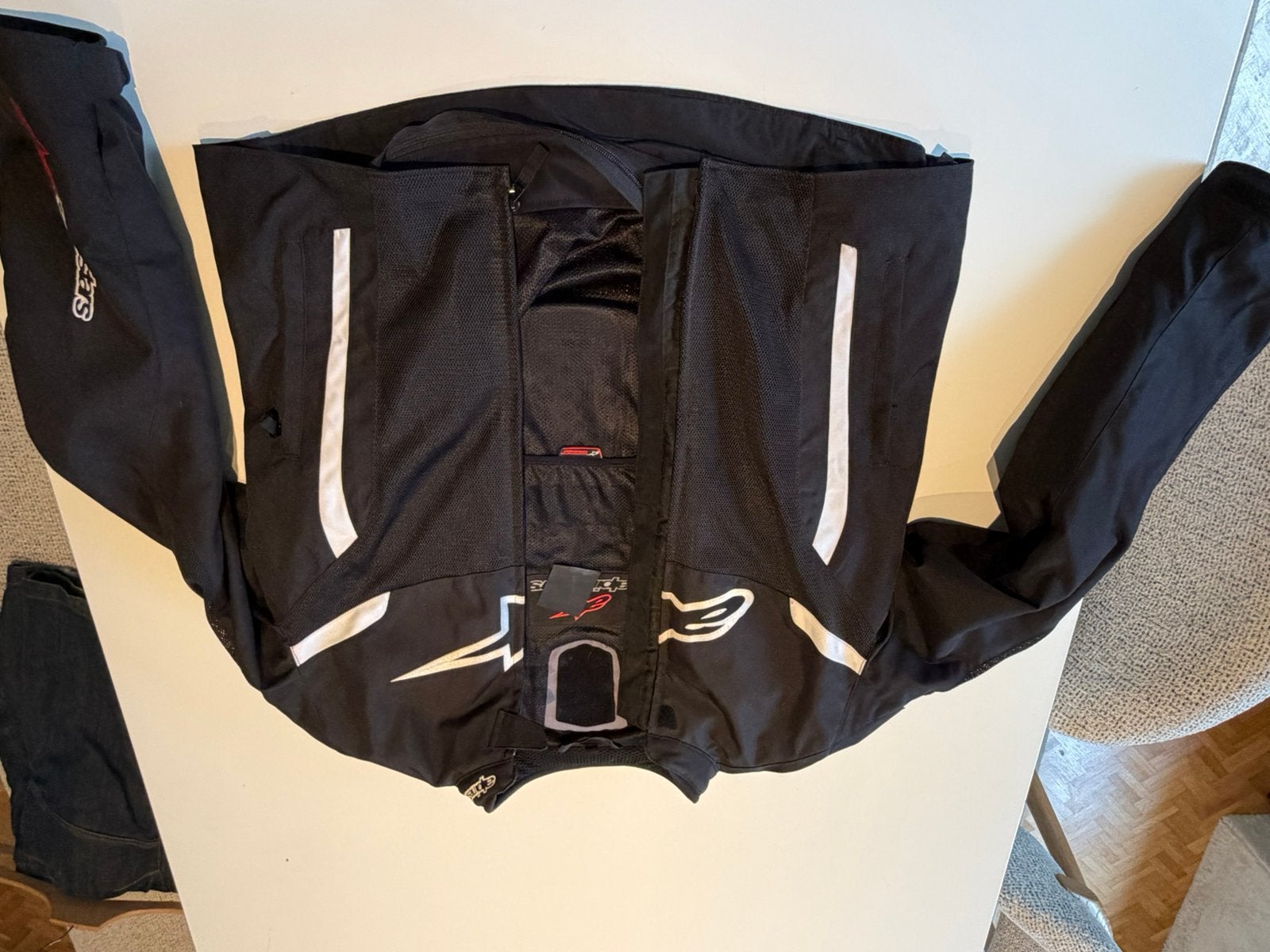 Alpinestars doorwaai jas met extra rugplaat, Ophalen