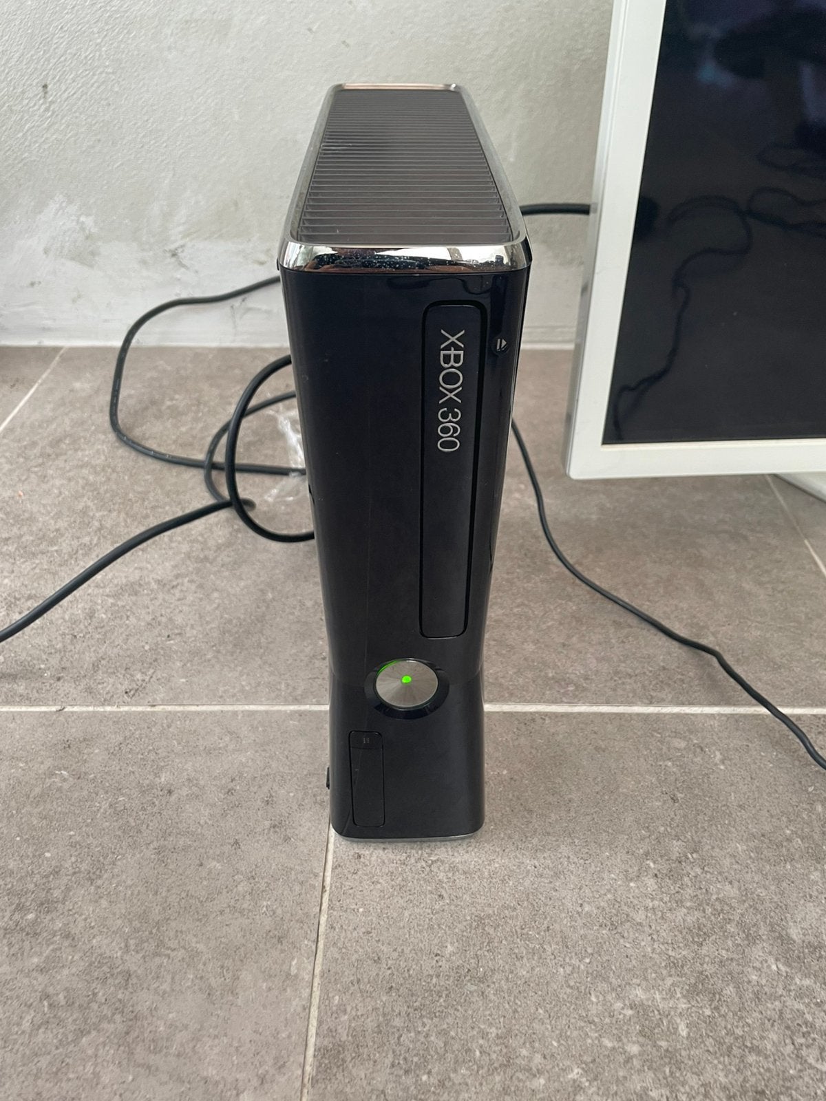 Xbox 360 Slim (Zwart) + 2 Controllers + 3 Games, Ophalen, Zo goed als nieuw