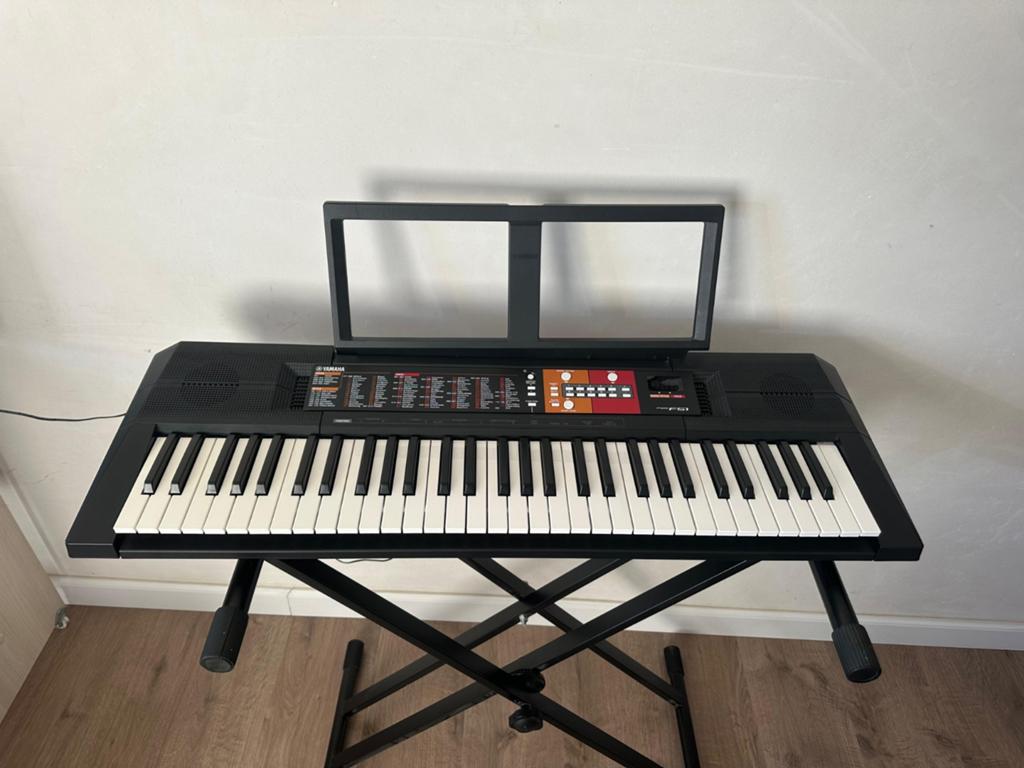 Yamaha PSR-51 met pianostandaard, Muziek en Instrumenten, Keyboards, Ophalen, Yamaha