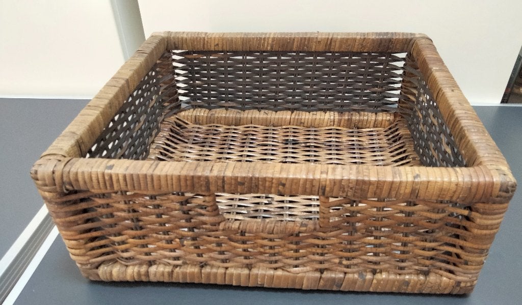 RIETEN dienblad 38 X 32 X 14 cm, Ophalen, Gebruikt, Gevlochten, Overige typen