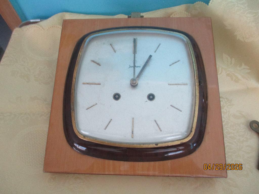 ancienne horloge suspendue Junghans fabriquée en Allemagne, Enlèvement ou Envoi