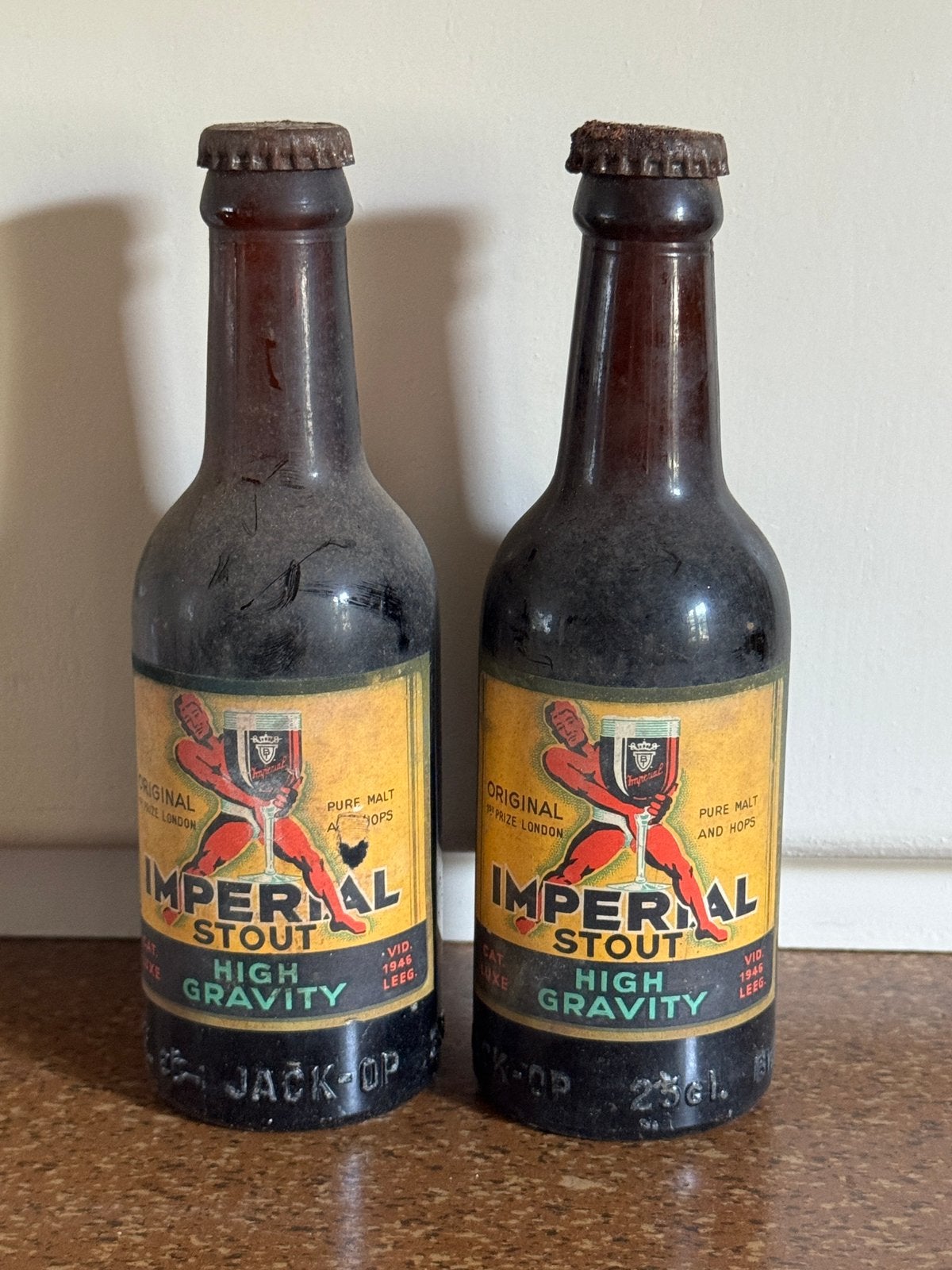2x vol antiek oud bierflesje Imperial Stout uit 1946, Collections, Marques de bière, Enlèvement, Utilisé, Bouteille(s)