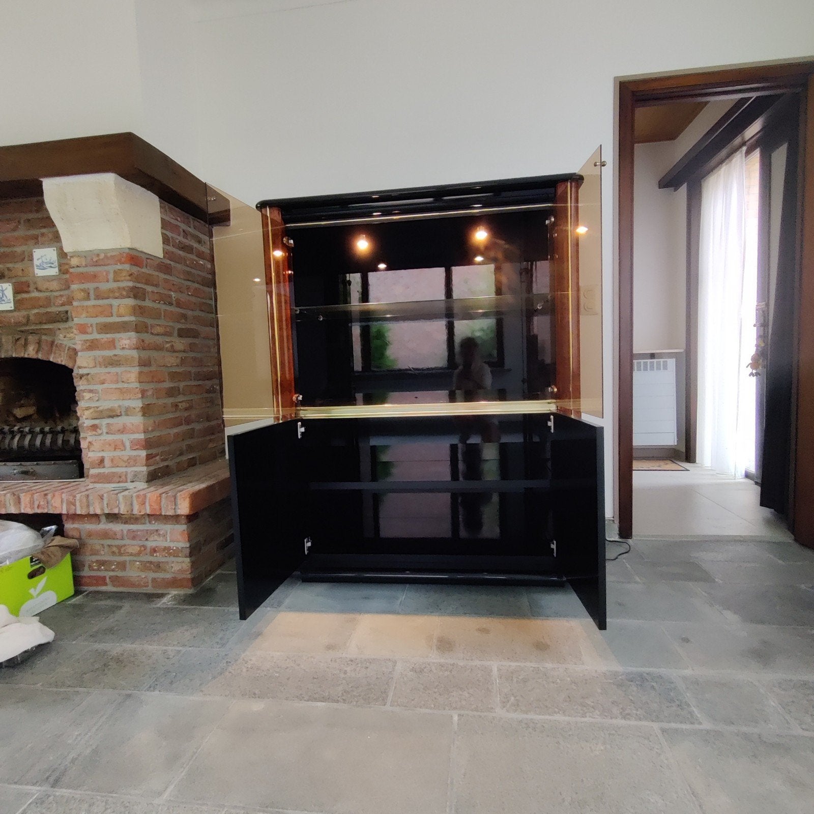 Design kast, Ophalen