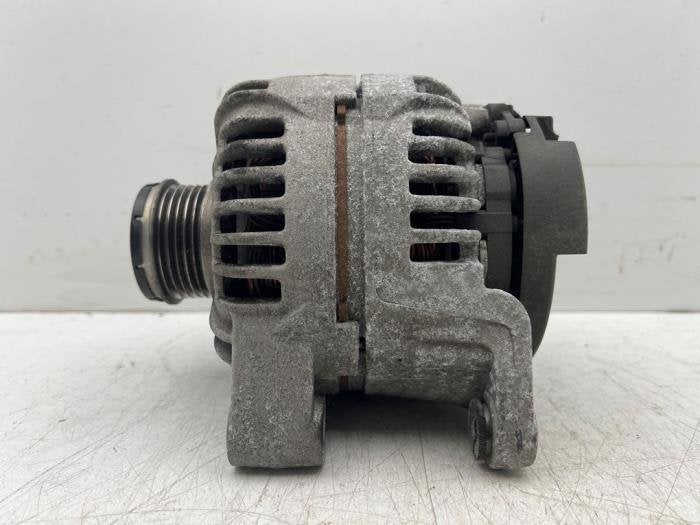 Dynamo van een Opel Corsa, Gebruikt, -, -, Opel