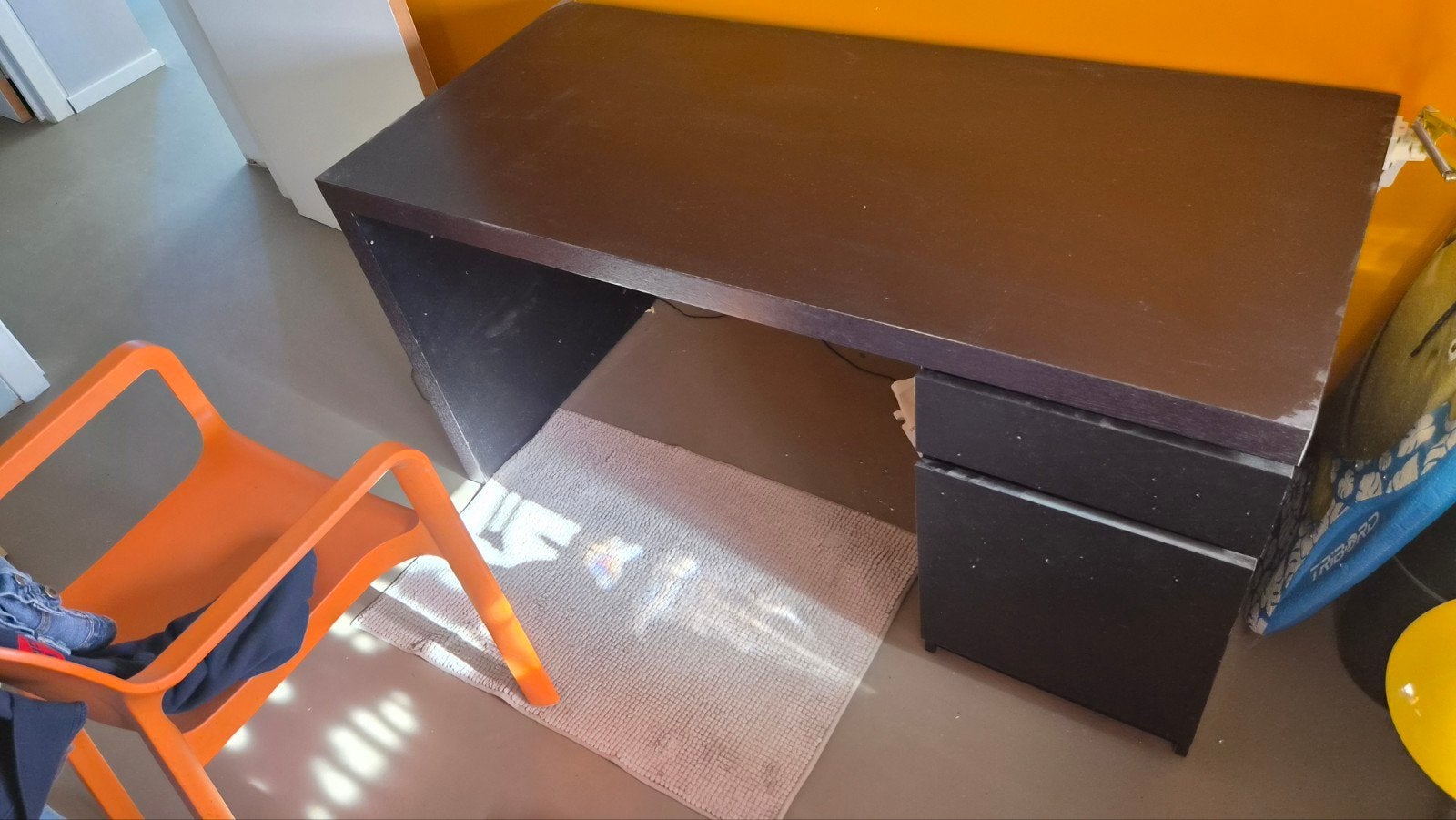 Zwarte malm bureau, Huis en Inrichting, Bureaus, Ophalen, Gebruikt, IKEA