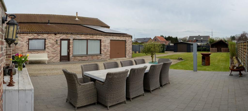 Tuintafel met 8 stoelen in zeer goede staat, Ophalen, Gebruikt, Eettafel, Meer dan 8 zitplaatsen