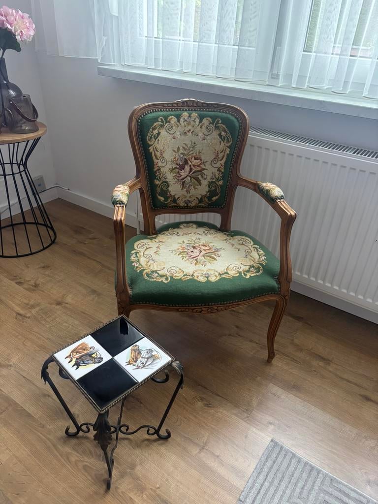 Fauteuil cabriolet de style Louis XV et une mini table, Antiquités & Art, Enlèvement
