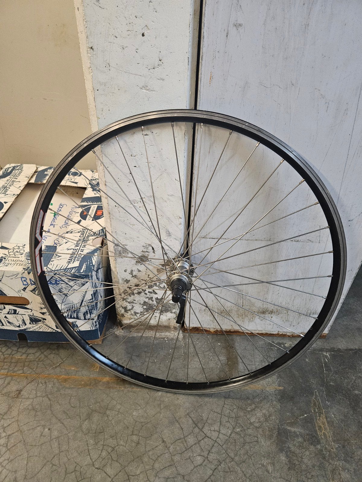 Roue arrière vélo de ville 28", Enlèvement, Roue