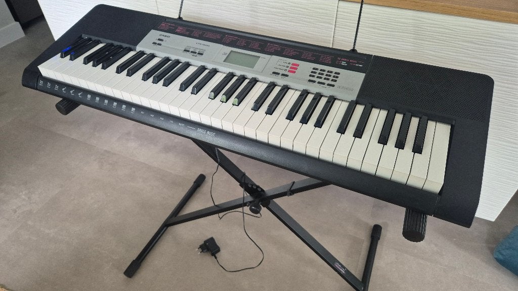 Casio CTK-1500 keyboard + adapter + X-stand, Muziek en Instrumenten, Keyboards, Ophalen, Casio, Met standaard, 61 toetsen