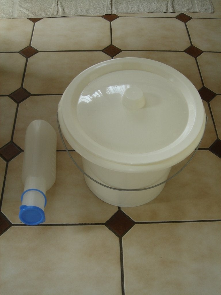ENSEMBLE POT DE CHAMBRE et URINAL JAMAIS UTILISÉS, Enlèvement