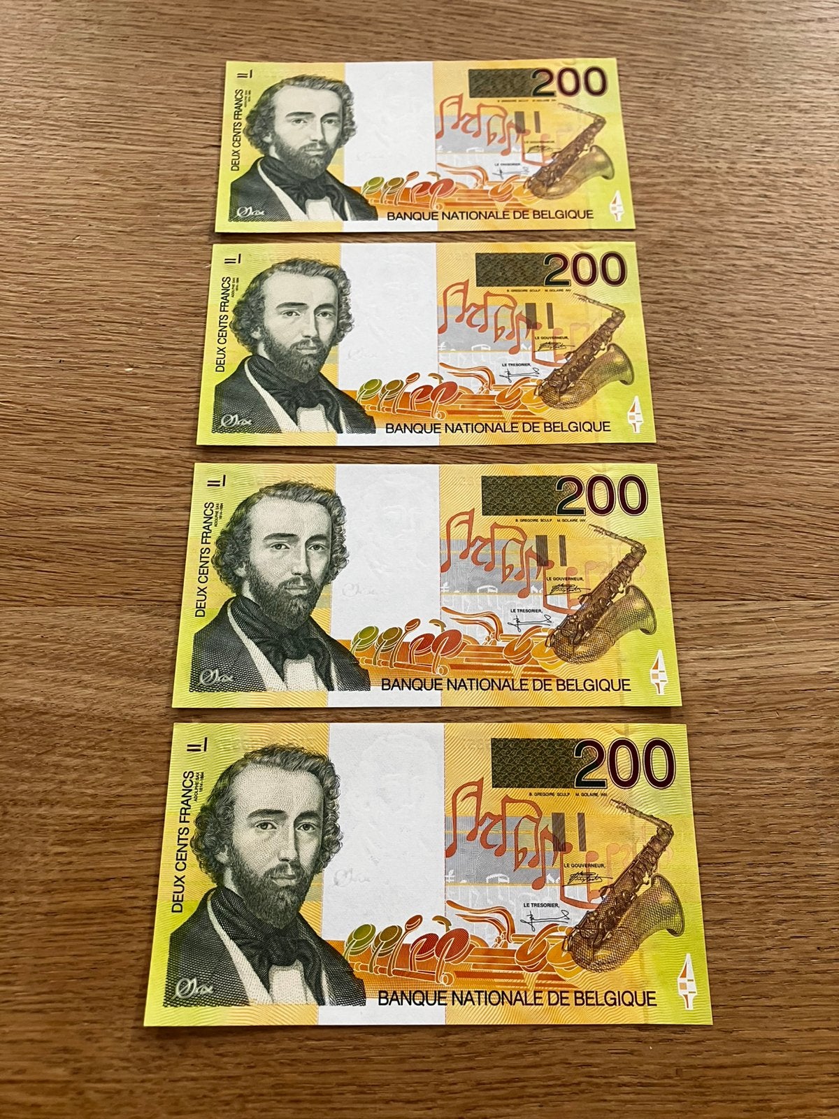 4x 200 francs - Adolphe Sax - UNC-/UNC, Ophalen of Verzenden