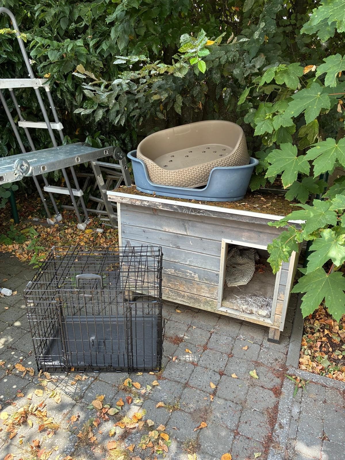 Honden hok/2 plastic manden/bench, Dieren en Toebehoren, Ophalen