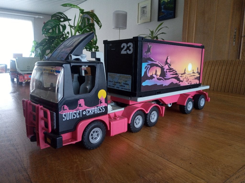 SPEELGOEDVRACHTWAGENS  40 CM. 2 STUKS., Ophalen of Verzenden, Zo goed als nieuw