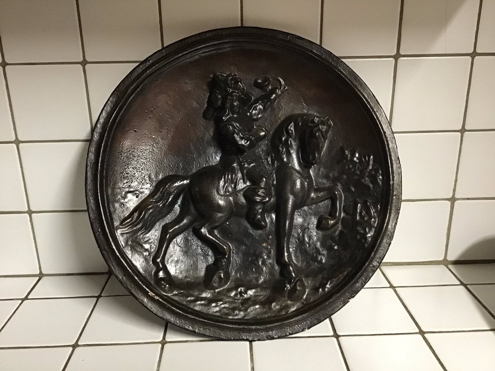 Décoration Chevalier à cheval en forme d'écaille en plâtre, Enlèvement ou Envoi