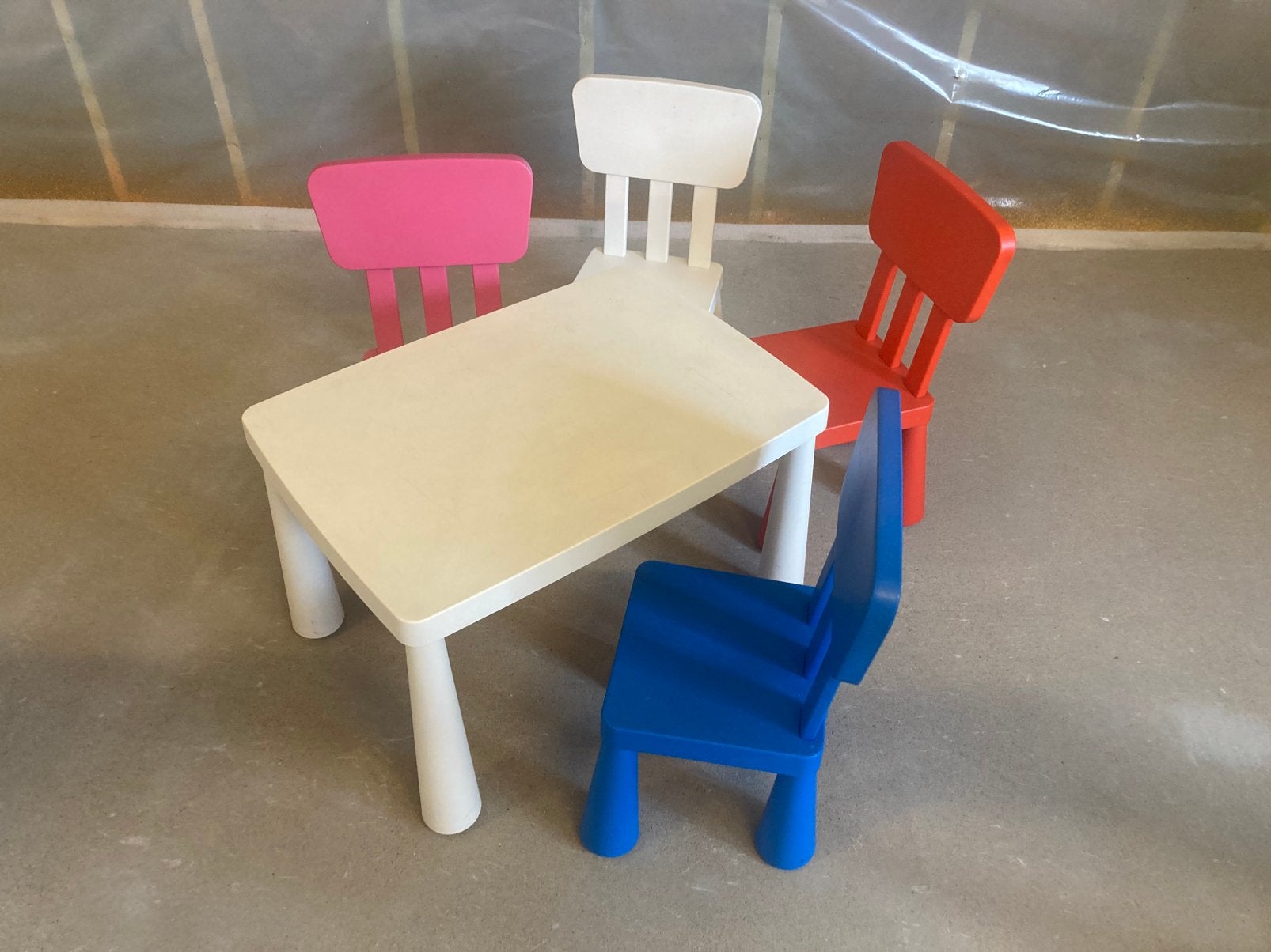 4 kinderstoelen 1 kindertafel ikea, Enlèvement, Utilisé, Table(s) et Chaise(s)