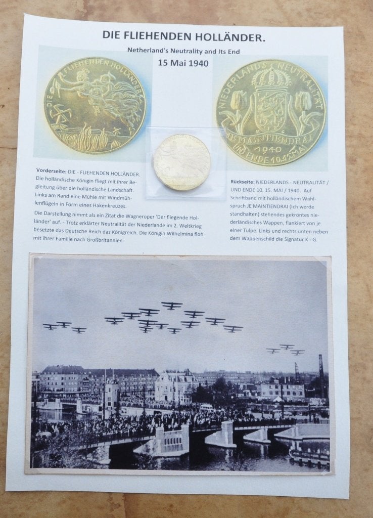 Medaille Mei 1940 'Fall of the Netherlands' met 2 foto's, Verzenden, Overige soorten, Embleem of Badge