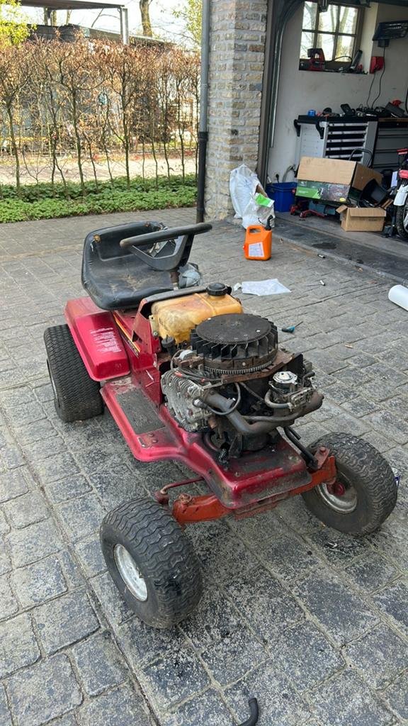Gezocht oude of kapotte grasmachines, Tuin en Terras, Ophalen, Zo goed als nieuw