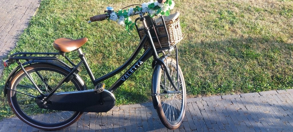 Zwarte meisjesfiets 24 inch, Ophalen, Zo goed als nieuw, 24 inch, Valetta