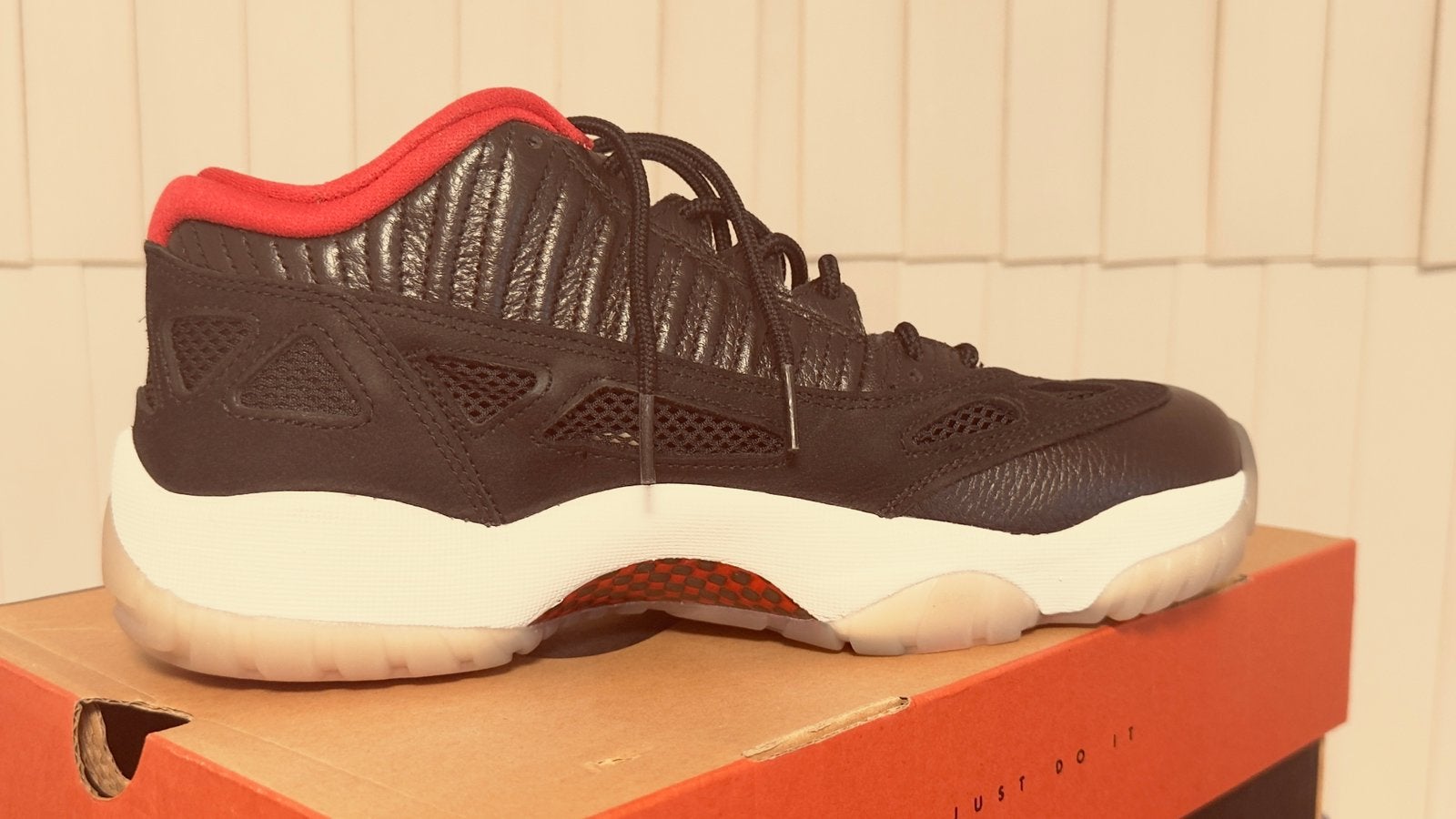 Nike Air Jordan 11 Retro Lowe 8,5, Enlèvement, Comme neuf
