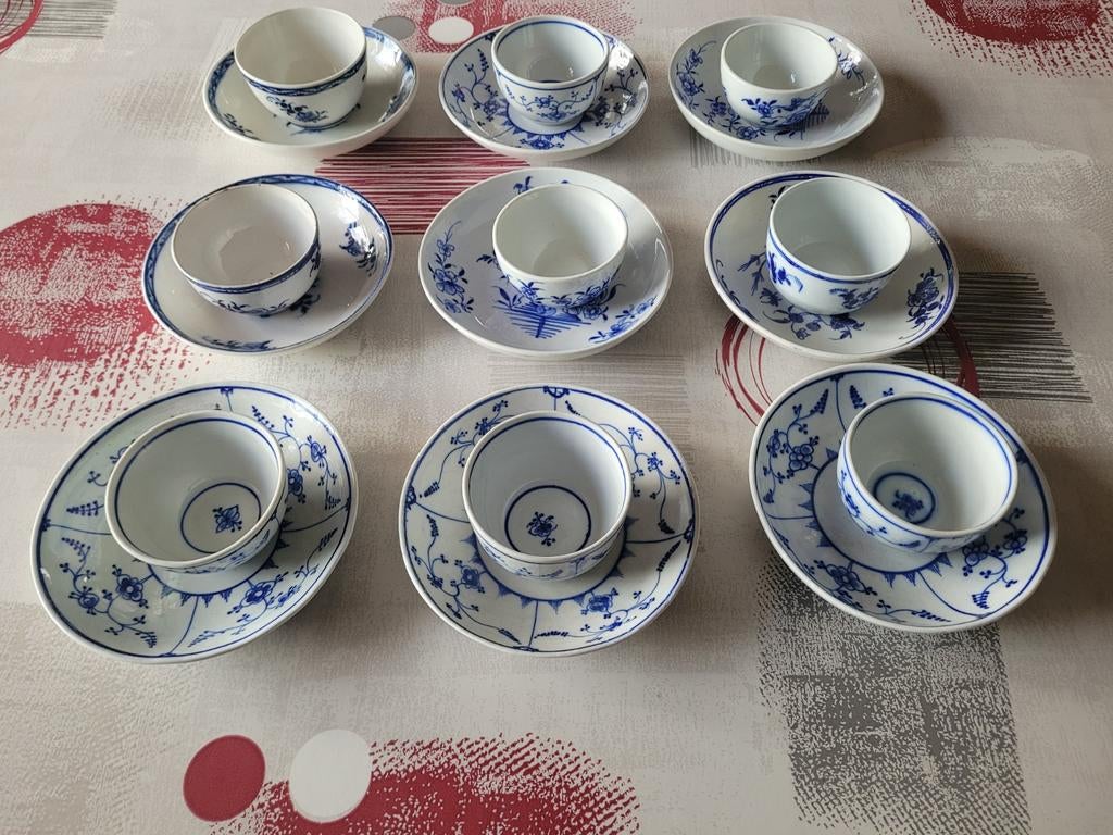 9 pochons tasses + sous-tasses porcelaine Tournai XIXe siècl, Enlèvement ou Envoi