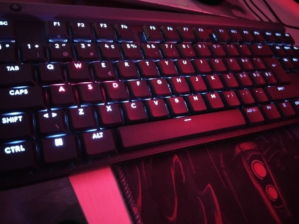 toetsenbord Logitech RGB Led Nieuw in doos, Informatique & Logiciels, Claviers, Neuf, Azerty, Filaire, Clavier gamer, Enlèvement