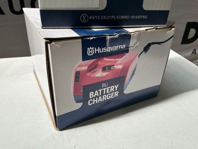 Husqvarna QC330 Accu snellader (ongebruikt) (2x)
