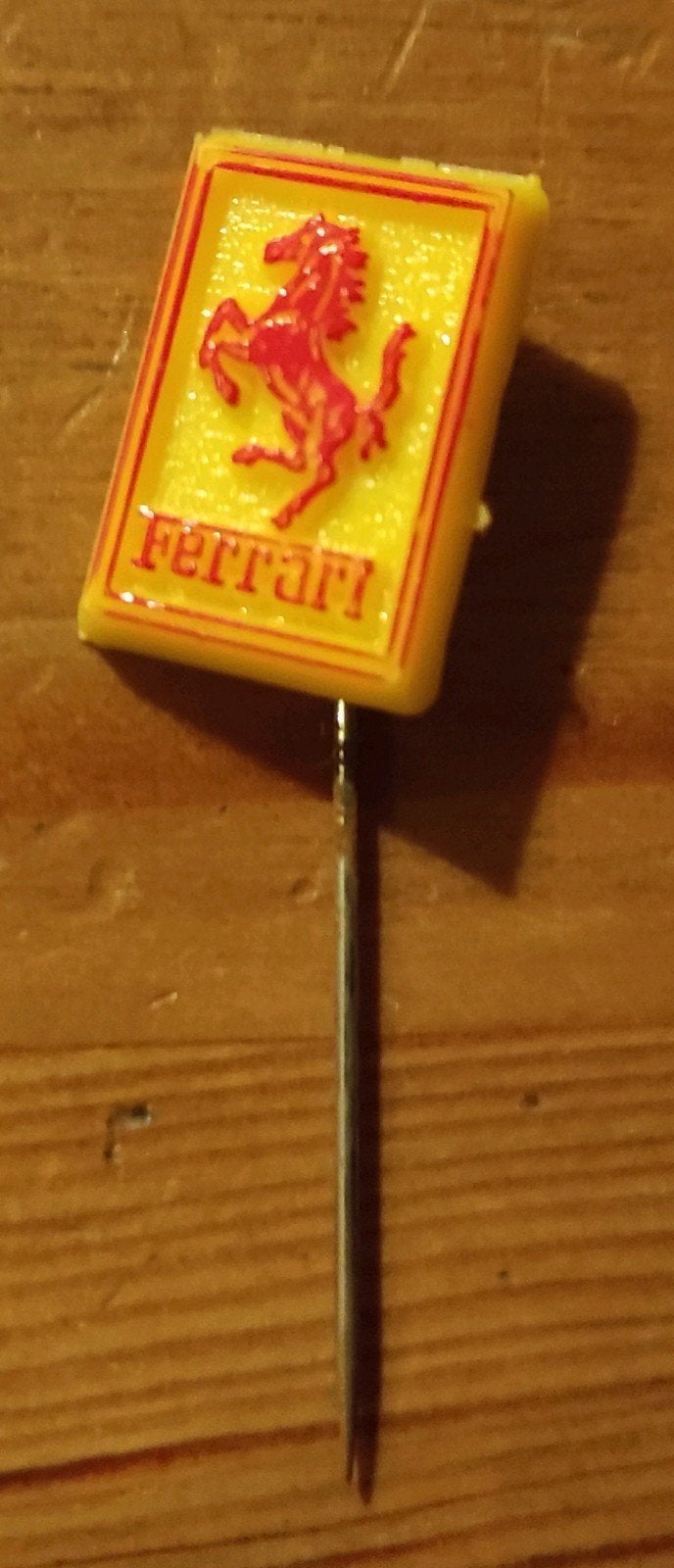 ÉPINGLETTE FERRARI VINTAGE, Collections, Enlèvement ou Envoi, Insigne ou Pin's
