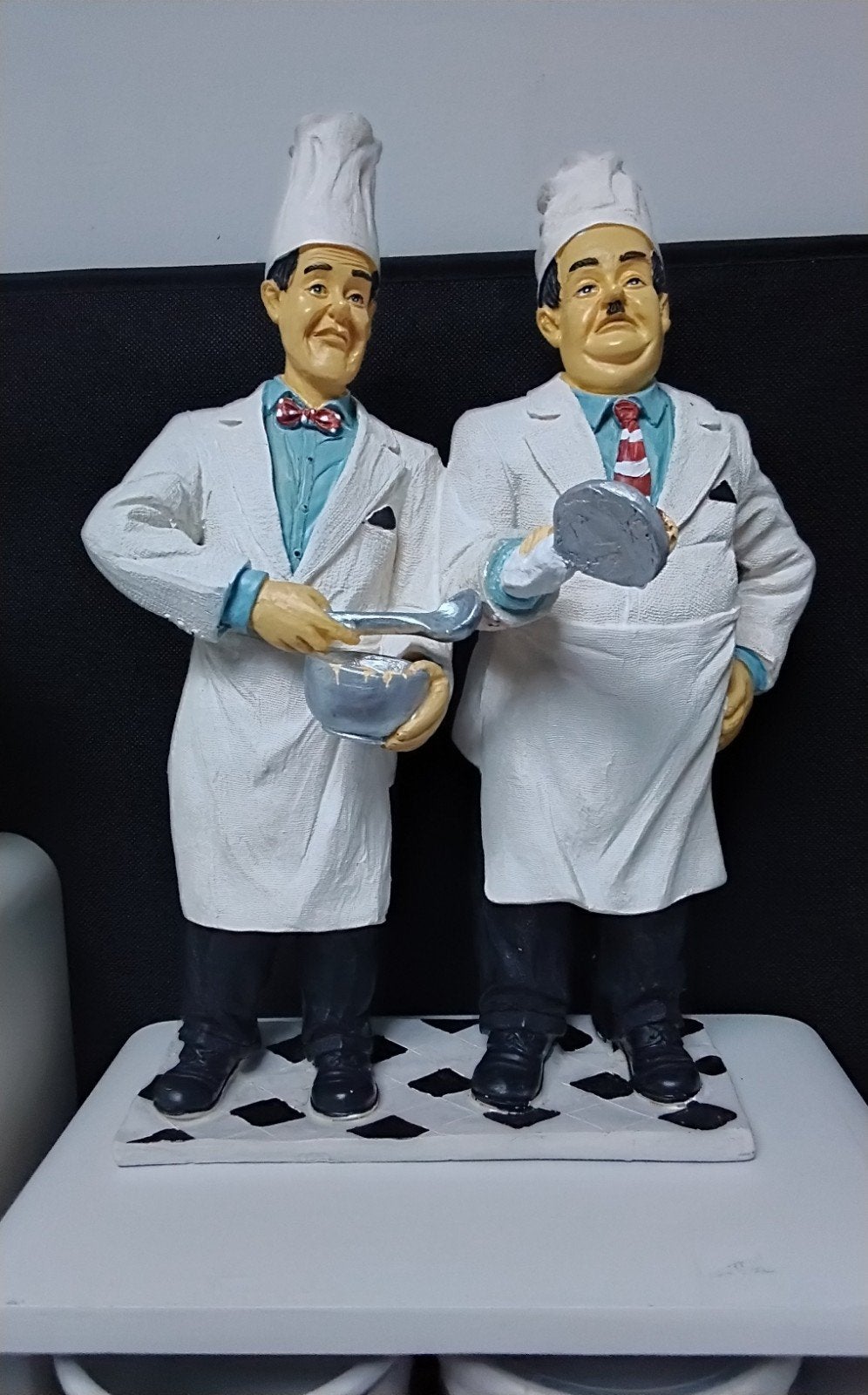 Belle statue décorative Laurel & Hardy en tant que chef 37cm, Collections, Enlèvement ou Envoi, Autres types