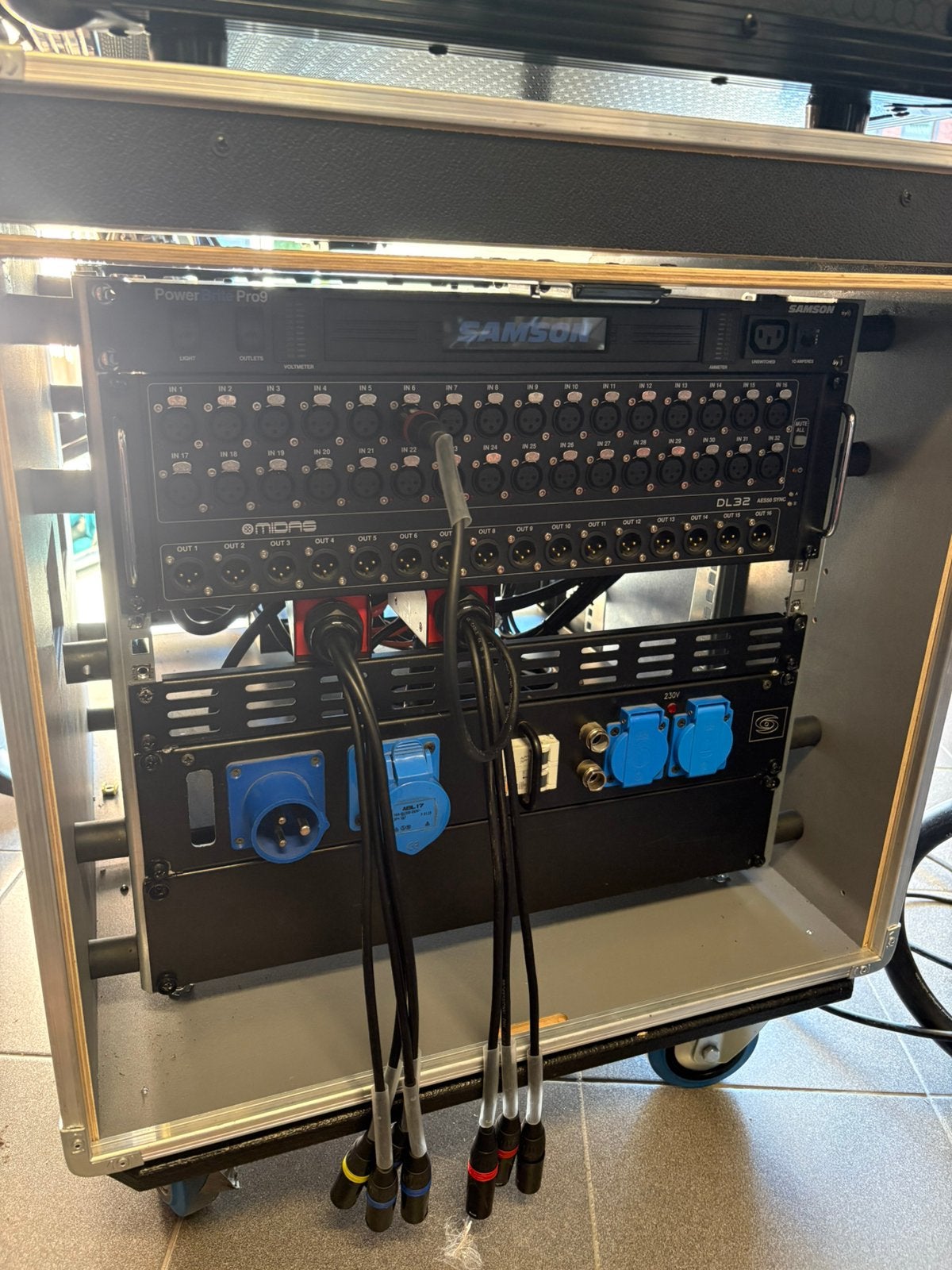 DL32 stagerack met 4x stageblock over cat, Musique & Instruments, Enlèvement, Comme neuf