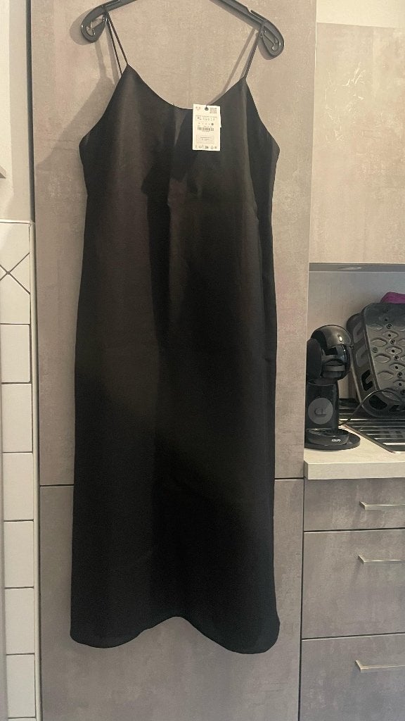 ROBE neuve ZARA logue élégante noire XL, Neuf, Enlèvement ou Envoi, Zara,, Sous le genou