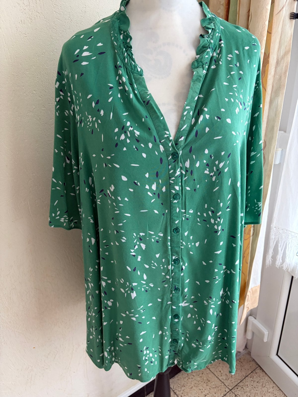 Witte soepelvallende blouse/blouse draagt maat: 56 (F/B), Kleding | Dames, Ophalen of Verzenden, Zo goed als nieuw, Groen
