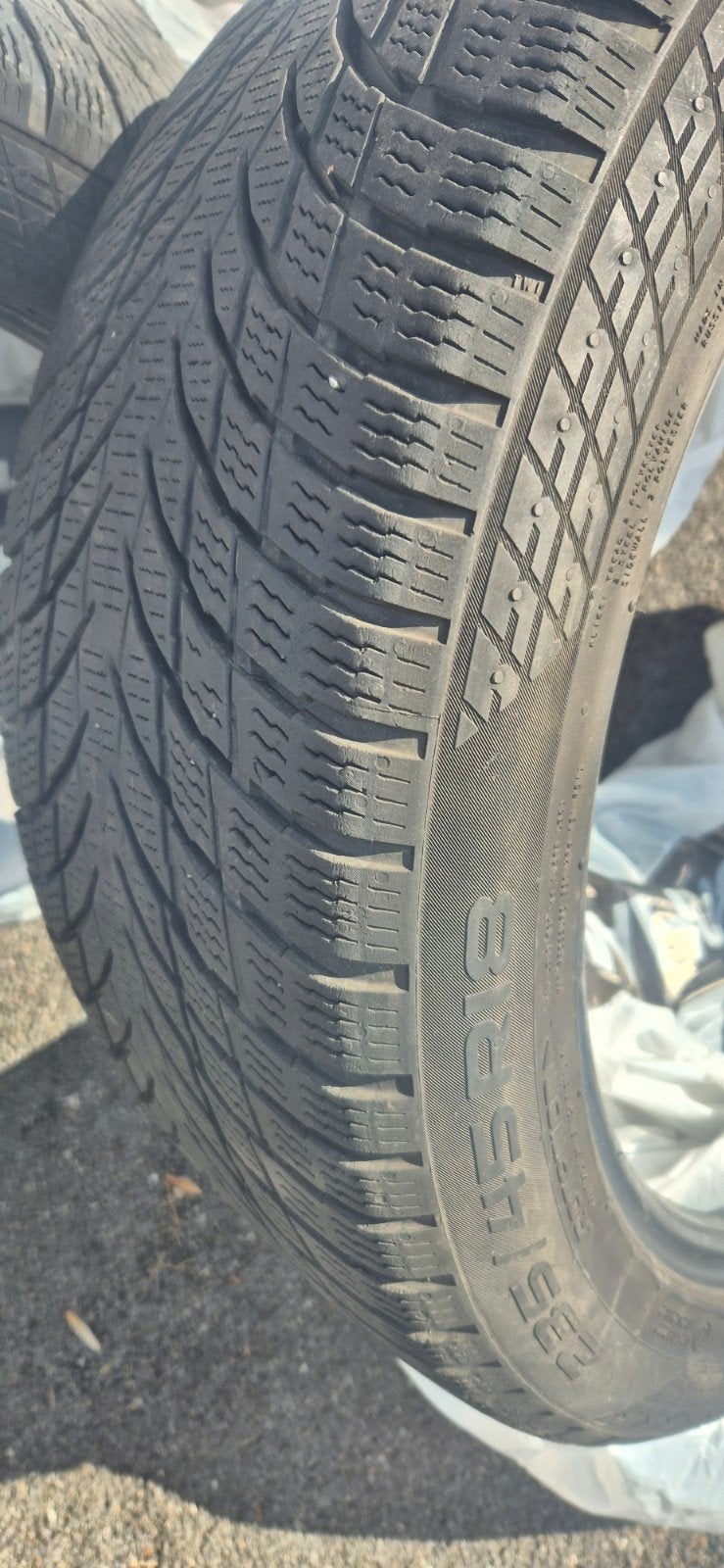 4 Pneus hiver 235/45/18V
2x pirelli et 2 Nangank
Bon état 5/, Enlèvement ou Envoi, Pneus hiver, Pneu(s)
