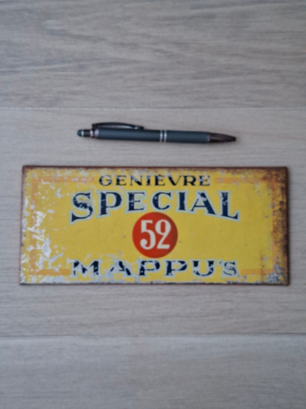 Zeer Oud klein metaal plaatje Genièvre  SPECIAL 52  Mappu's, Verzamelen, Ophalen of Verzenden, Gebruikt, Reclamebord