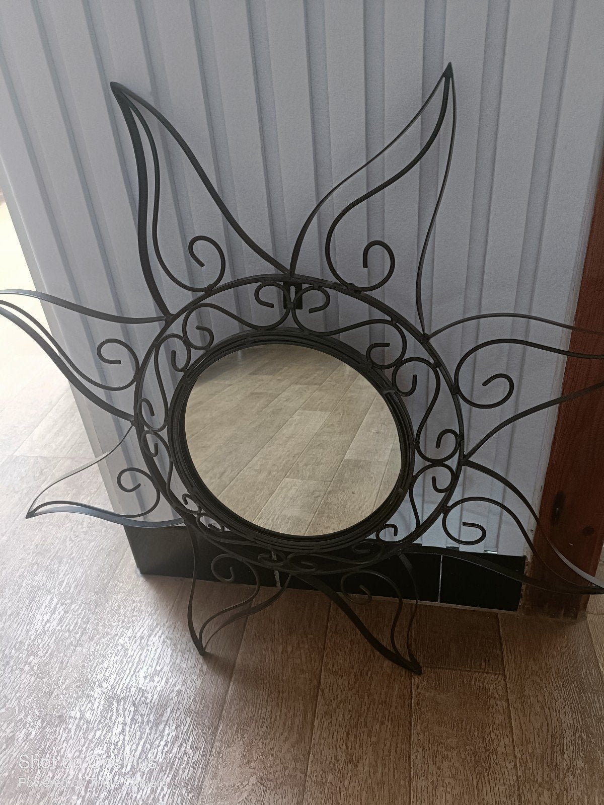 Miroir Soleil en fer forgé, Enlèvement