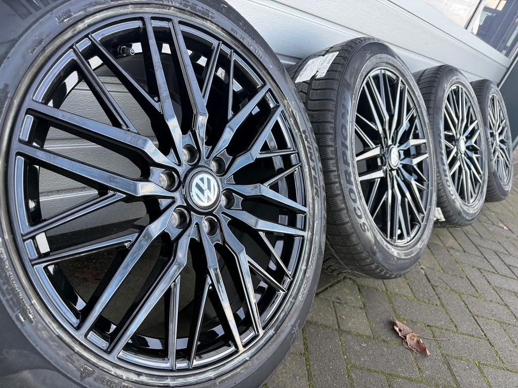 19 inc VW Transporter T7 E-Transporter velgen Pirelli banden, Auto-onderdelen, 19 inch, Bestelwagen, -, -