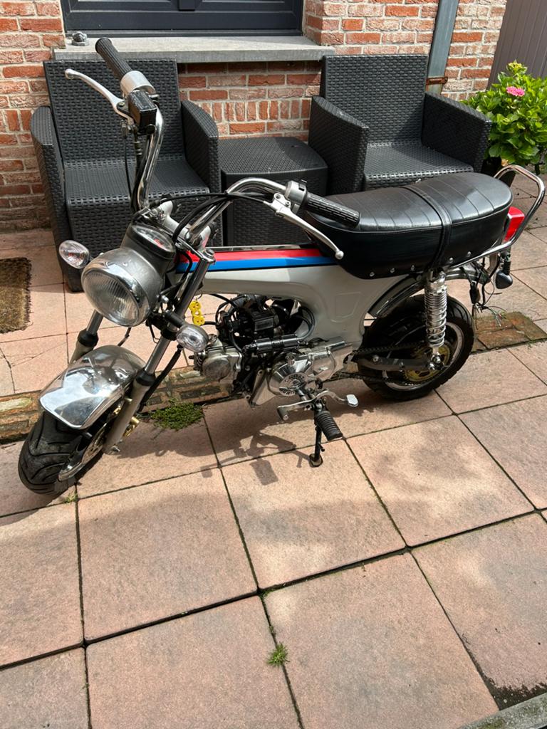 Dax, Fietsen en Brommers, Ophalen, Zo goed als nieuw