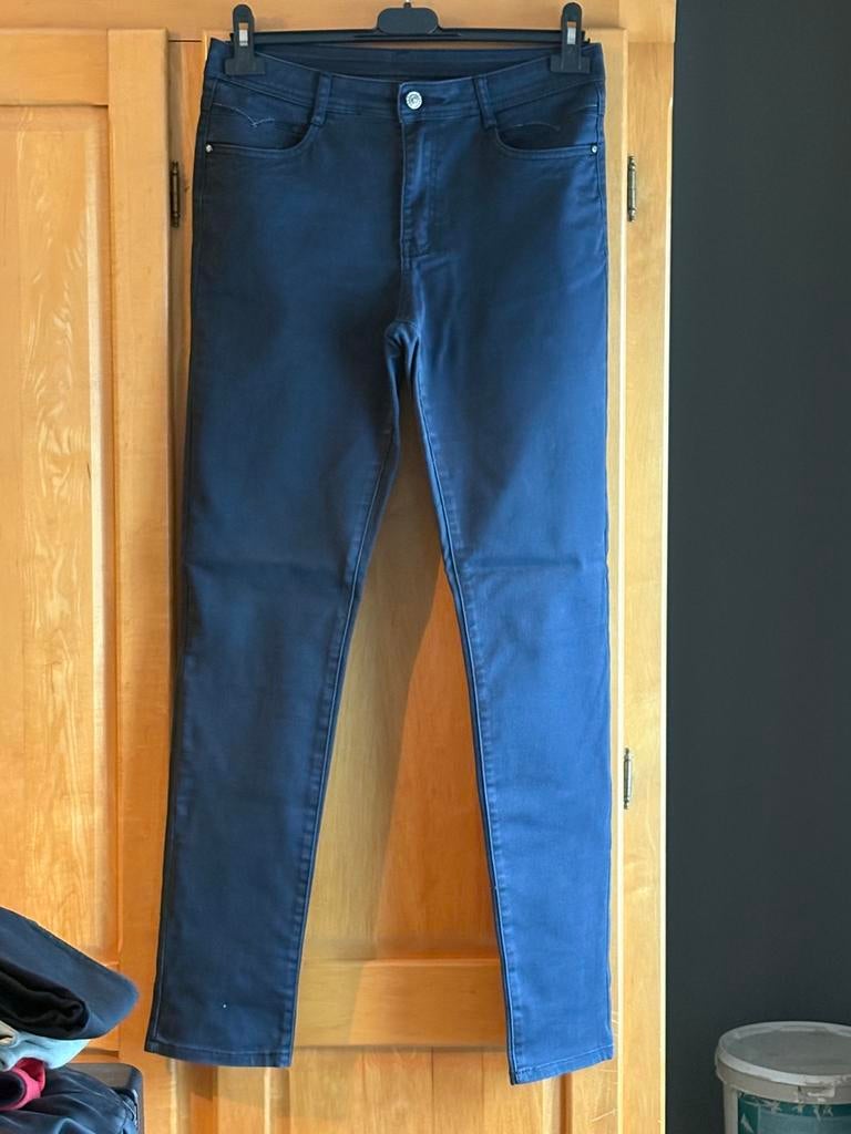 Donkere broek van Youline (40)., Kleding | Dames, Ophalen of Verzenden, Zo goed als nieuw, Blauw, W30 - W32 (confectie 38/40)