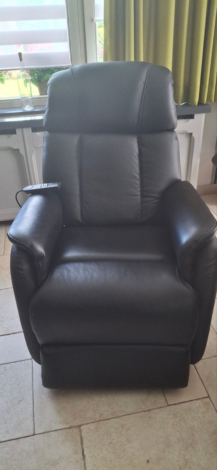 Elektrische lederen relaxzetel, Huis en Inrichting, Ophalen, Minder dan 75 cm, Leer, Zo goed als nieuw