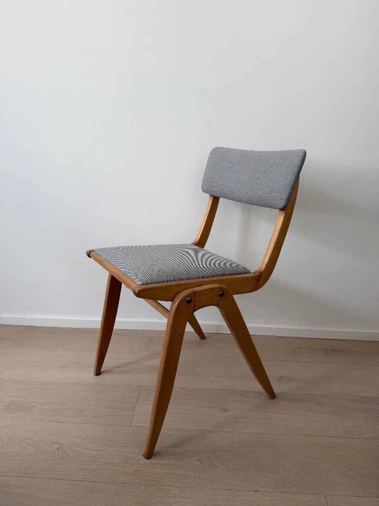 Chaise Scandinave vintage en bois et tissu gris, Enlèvement